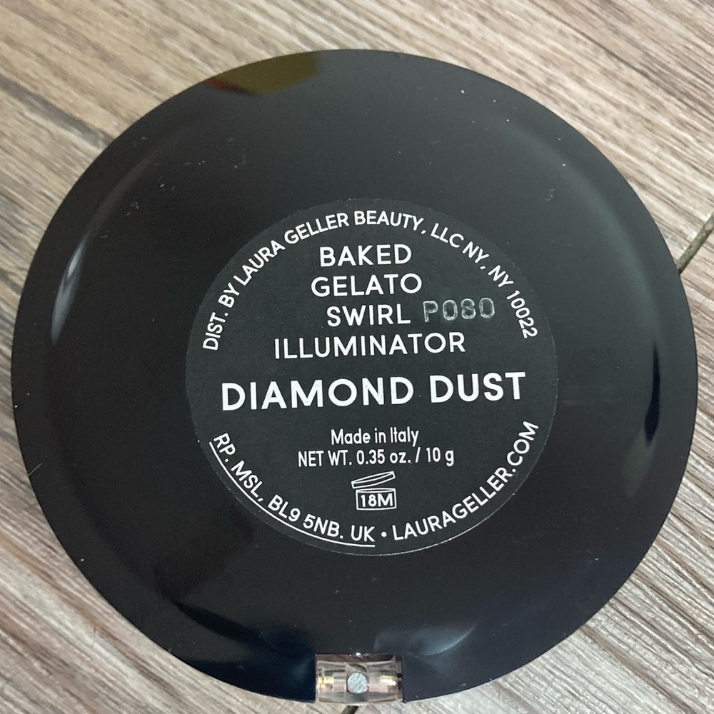 Laura Geller Baked Gelato Illuminating Highlighter in Diamond Dust - Picture 4 of 4